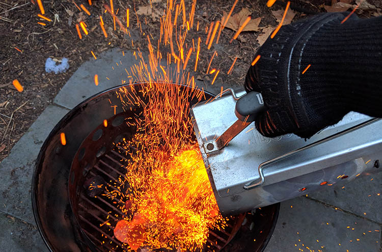 Welding gloves isolate sparks