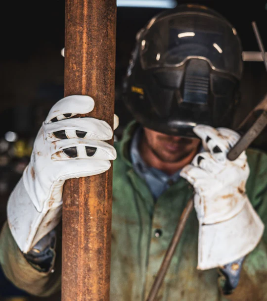 Welding gloves protect welders' hands