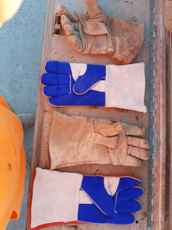 Many different types of welding gloves