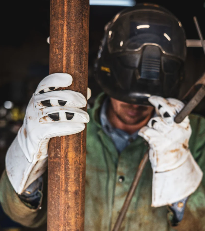 Wear welding gloves before starting work