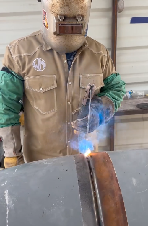 Left-handed welder TIG welding