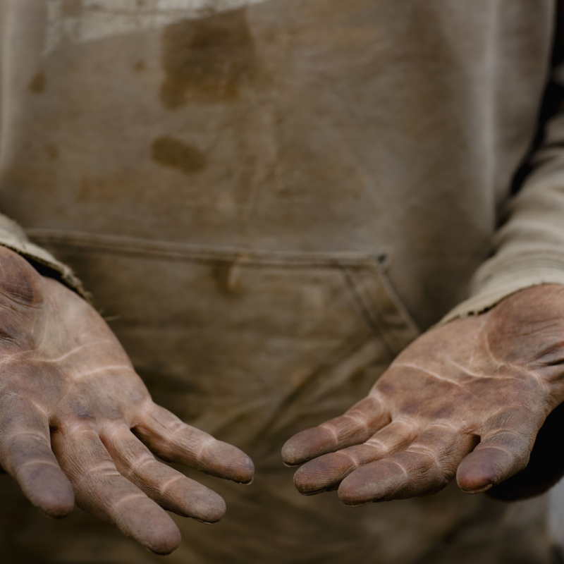 Oily hands without welding gloves