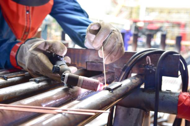 Ergonomic welding gloves
