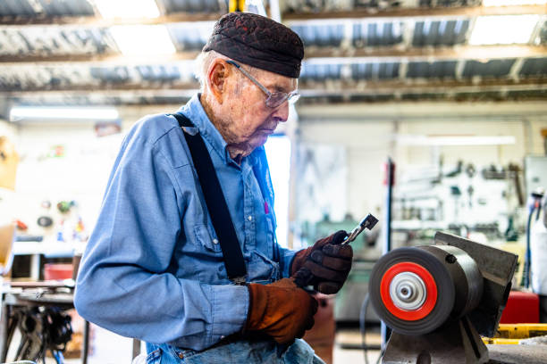 Aging Makers Hand-Friendly Welding Gloves